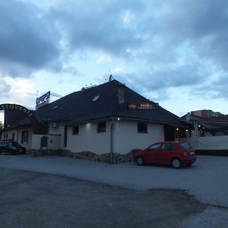 Fan Fan Penzion Rožňava Esterno foto